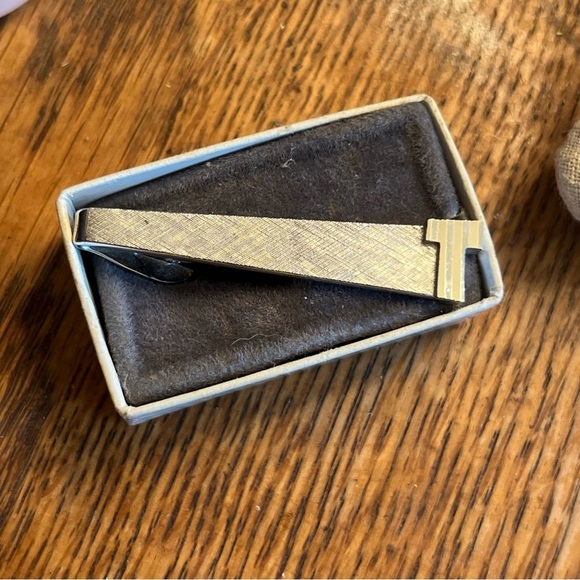T Monogram Initial Letter Font Vintage DANTE Tie Bar Clip - Picture 7 of 8